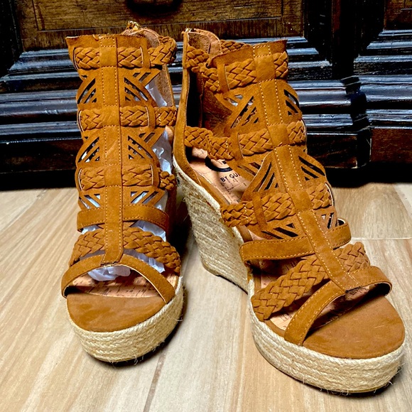 COPY - G by Guess Brown Wedge Strapped Suede Sandals Sz 9M - Picture 2 of 12